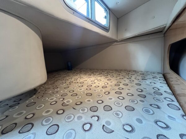 Larson 274 Cabrio (DIESEL) - Image 24
