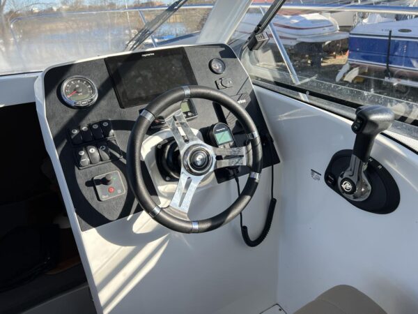 Beneteau Antares 8 - Image 10