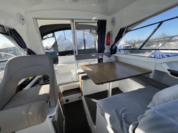 Beneteau Antares 8 - Image 9