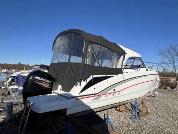 Beneteau Antares 8 - Image 2
