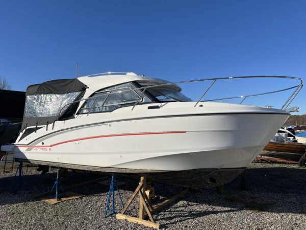Beneteau Antares 8